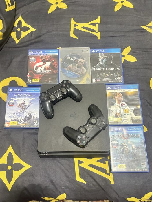 Игровой Плейстейшен 4