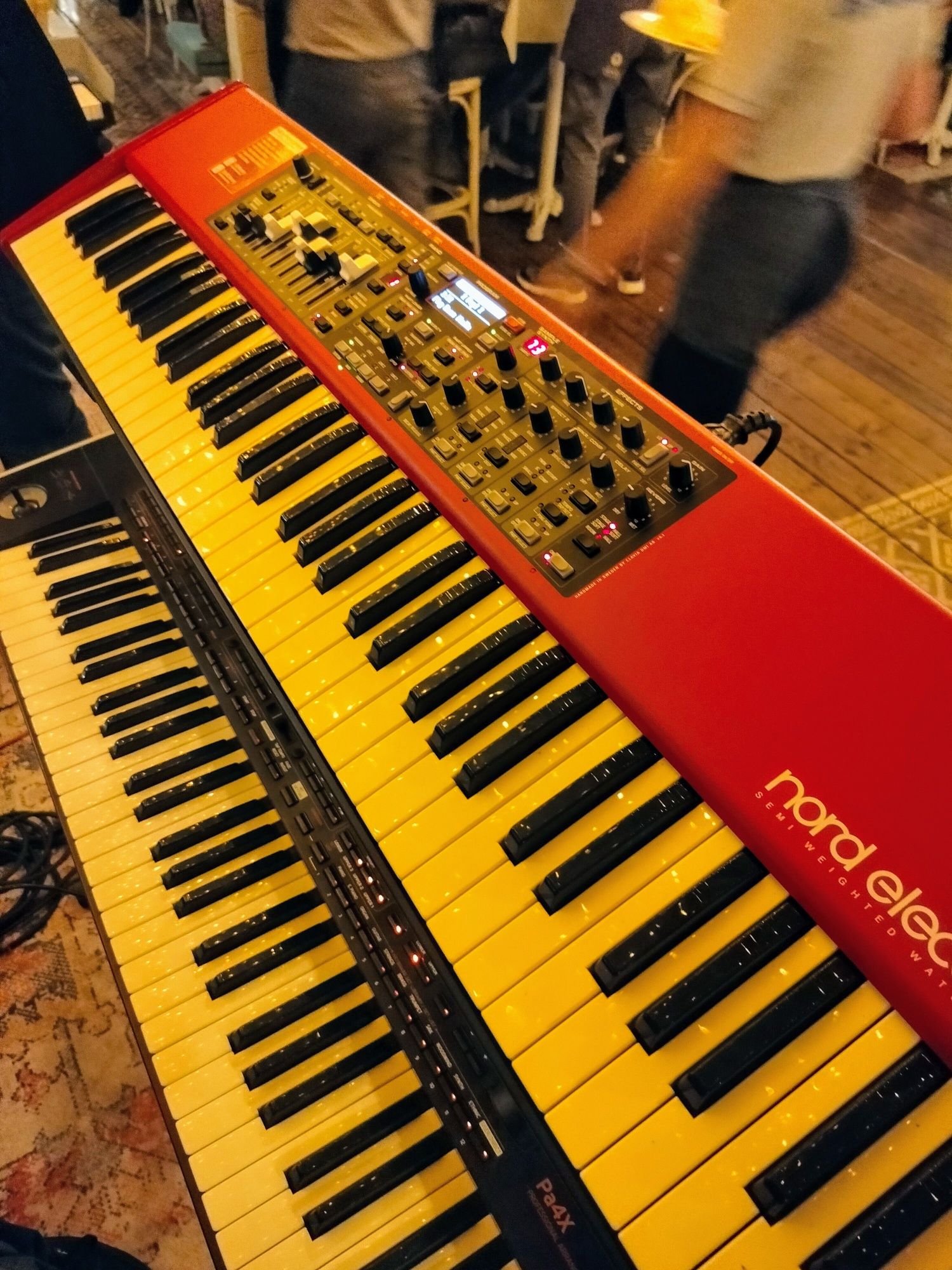 Продавам Nord electro5