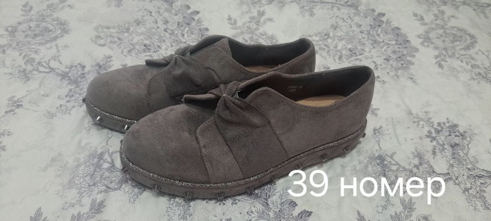 Чисто нови обувки и боти