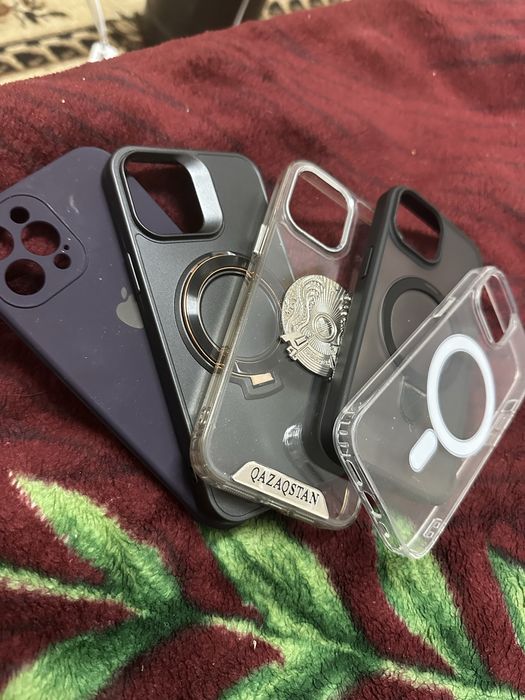 Продаются чехлы на айфон 12 про макс и 15 не дорого