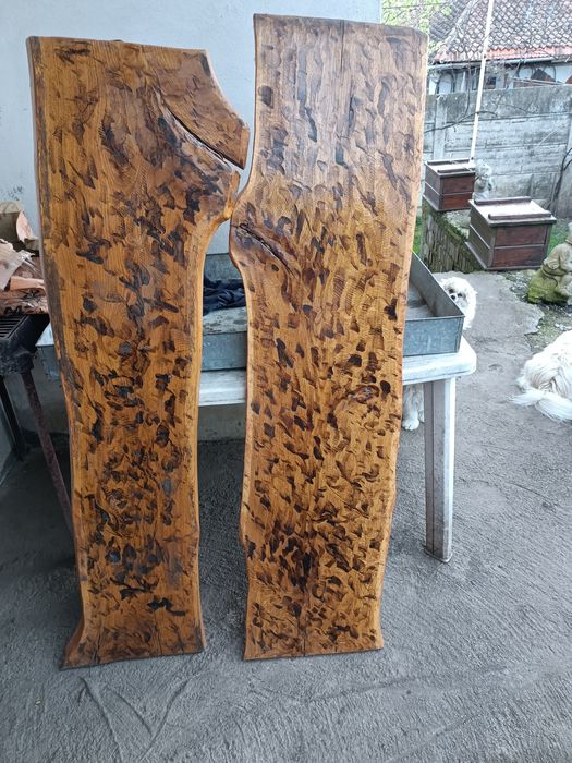 Blat din lemn de stejar.