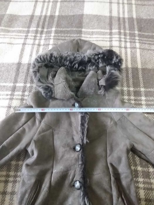 Детски кожух от естествена кожа за момиче .