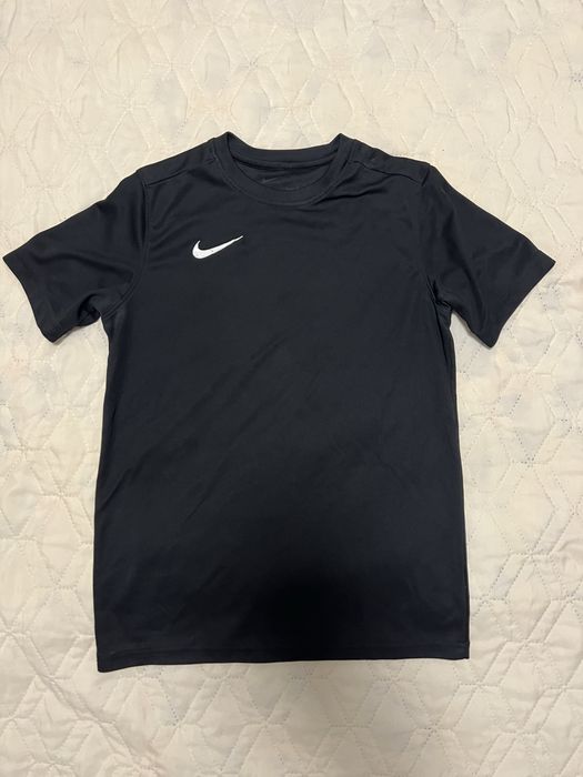 Тениска “Nike”.