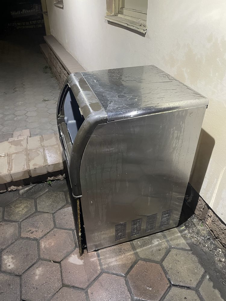Продам ледогенератор 20 л