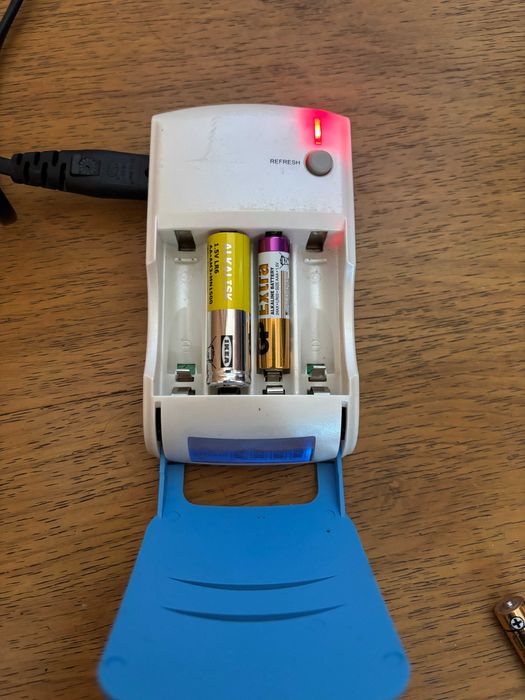 Incarcator acumulatori AA/AAA Fujicell