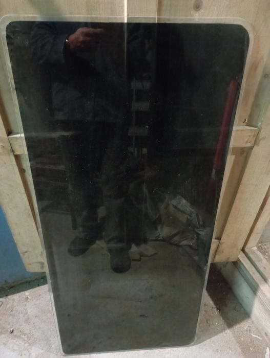 Продам стекла на Мерседес.