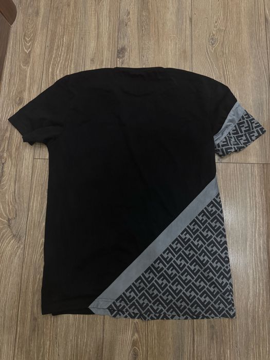 Продавам тениска на Fendi размер Л