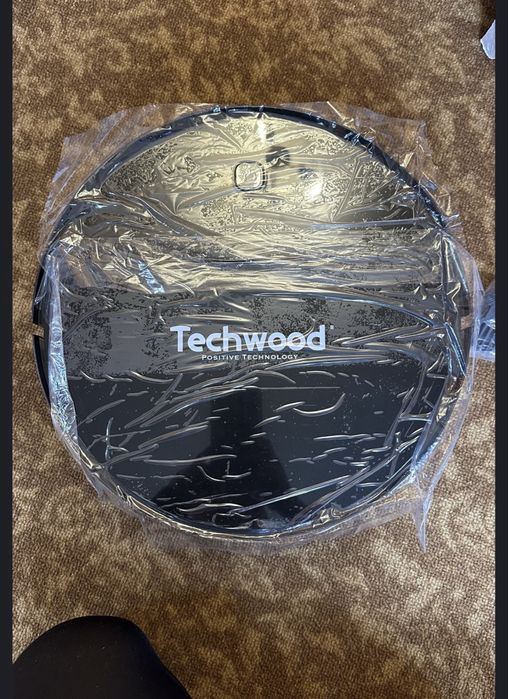 Прахосмукачка - робот Techwood