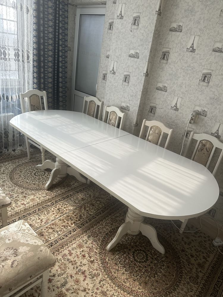 Стол со стульями