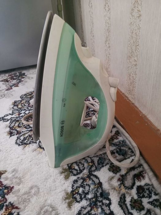 Antikuar qolinchalar va utyug  sotiladi