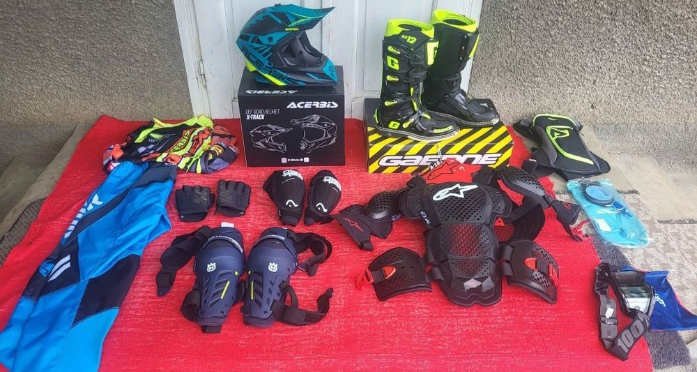 Vând echipament Enduro nou