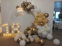 Aranjamente baloane petrecere Photocorner majorat Panou foto 18 ani