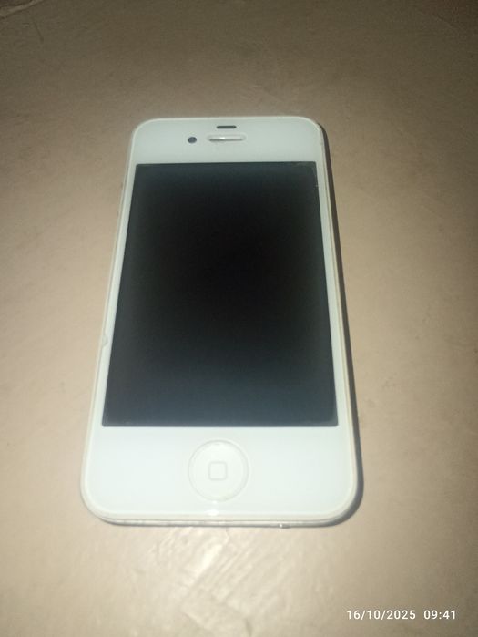 iPhone 4s holati yaxshi kabel bor Siniqlar yoʻq