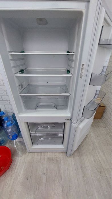 Холодильник Атлант( год в использовании)