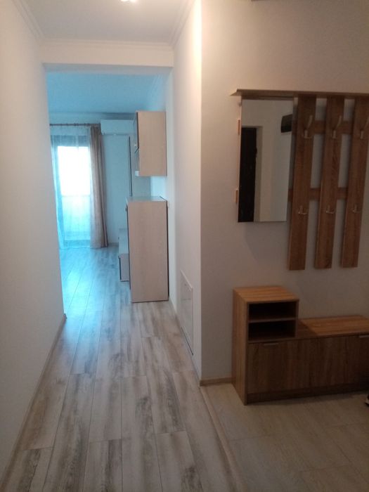 Închiriez apartament