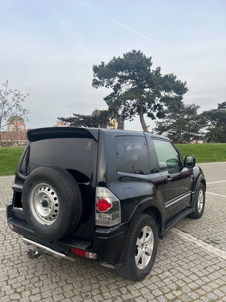 Mitsubishi Pajero recent intrat în România