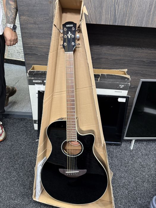 MrsAmanet: chitara yamaha noua