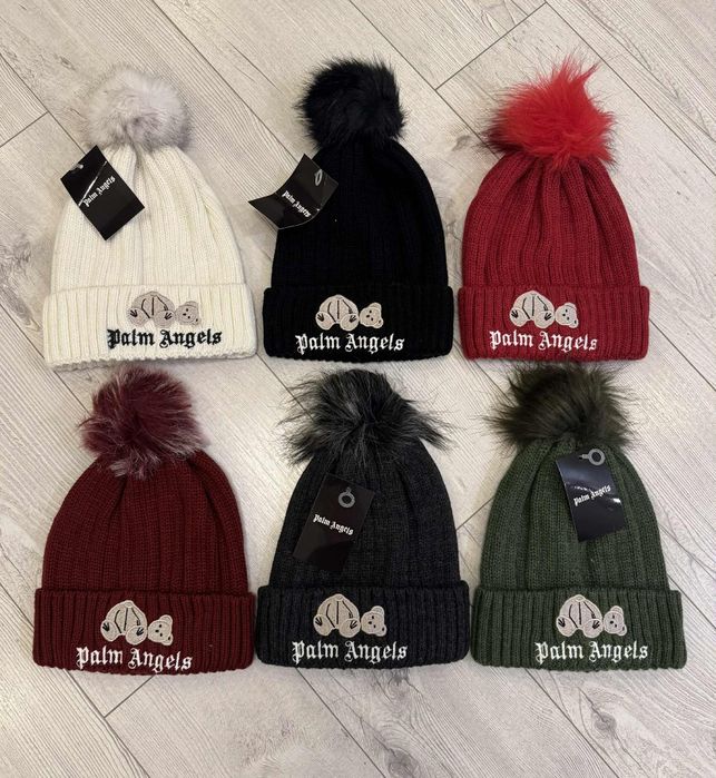 Плетени шапки с пух.