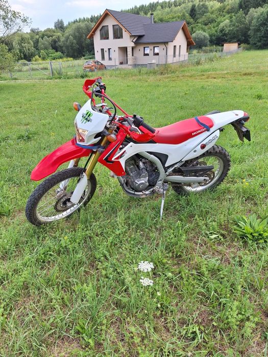 Vând Honda crf 250l înmatriculată