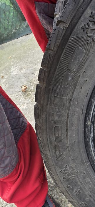 Гуми 2бр 185/65/15 - 1бр  - 50лв