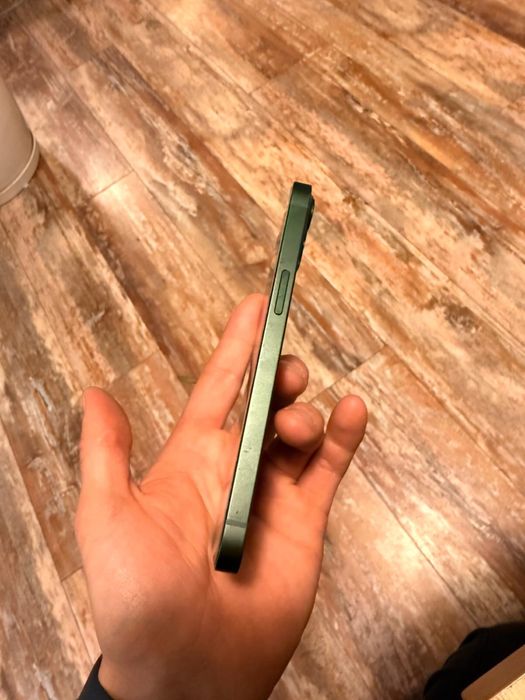 Se vinde Iphone 13 green 256