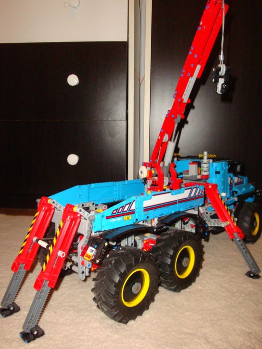 super model Lego Technic motorizat tractiune 6x6 teleghidat 42070