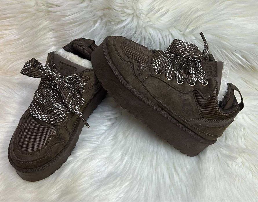 Ghetuțe ugg, tip adidas