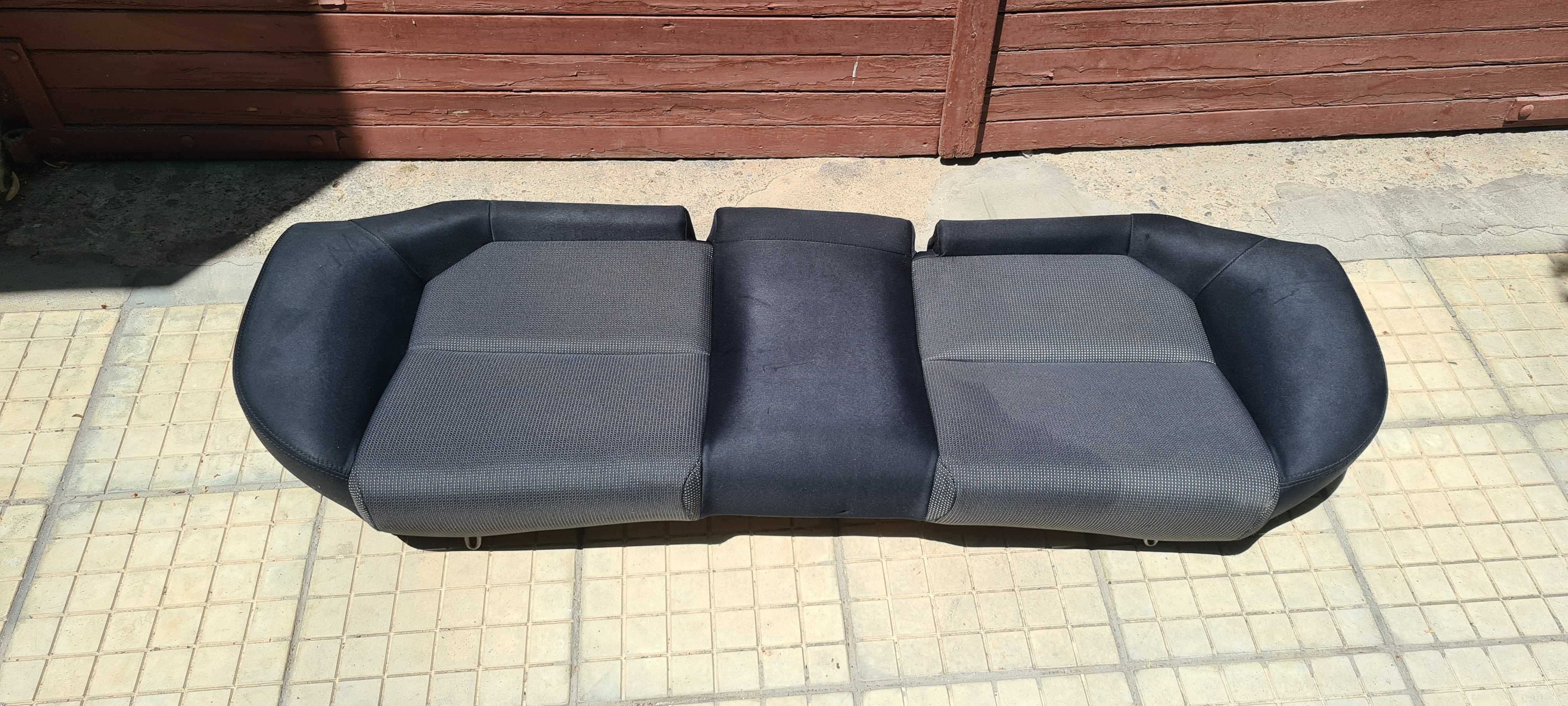 задна долна седалка Subaru B13