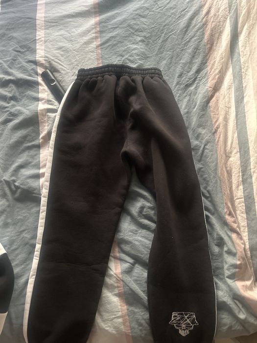 Продавам три чифта обувки на найк и комплект на murdaboyz