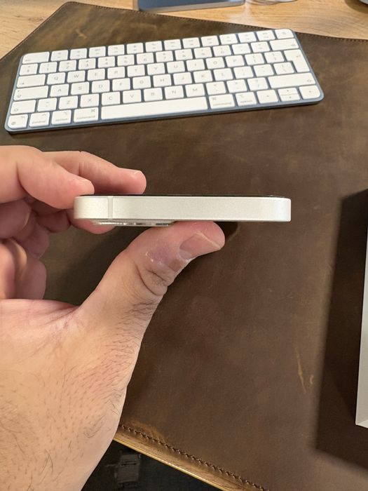 iPhone 12 white 64 GB к-т със зарядно кабел кейс и стъклен протектор