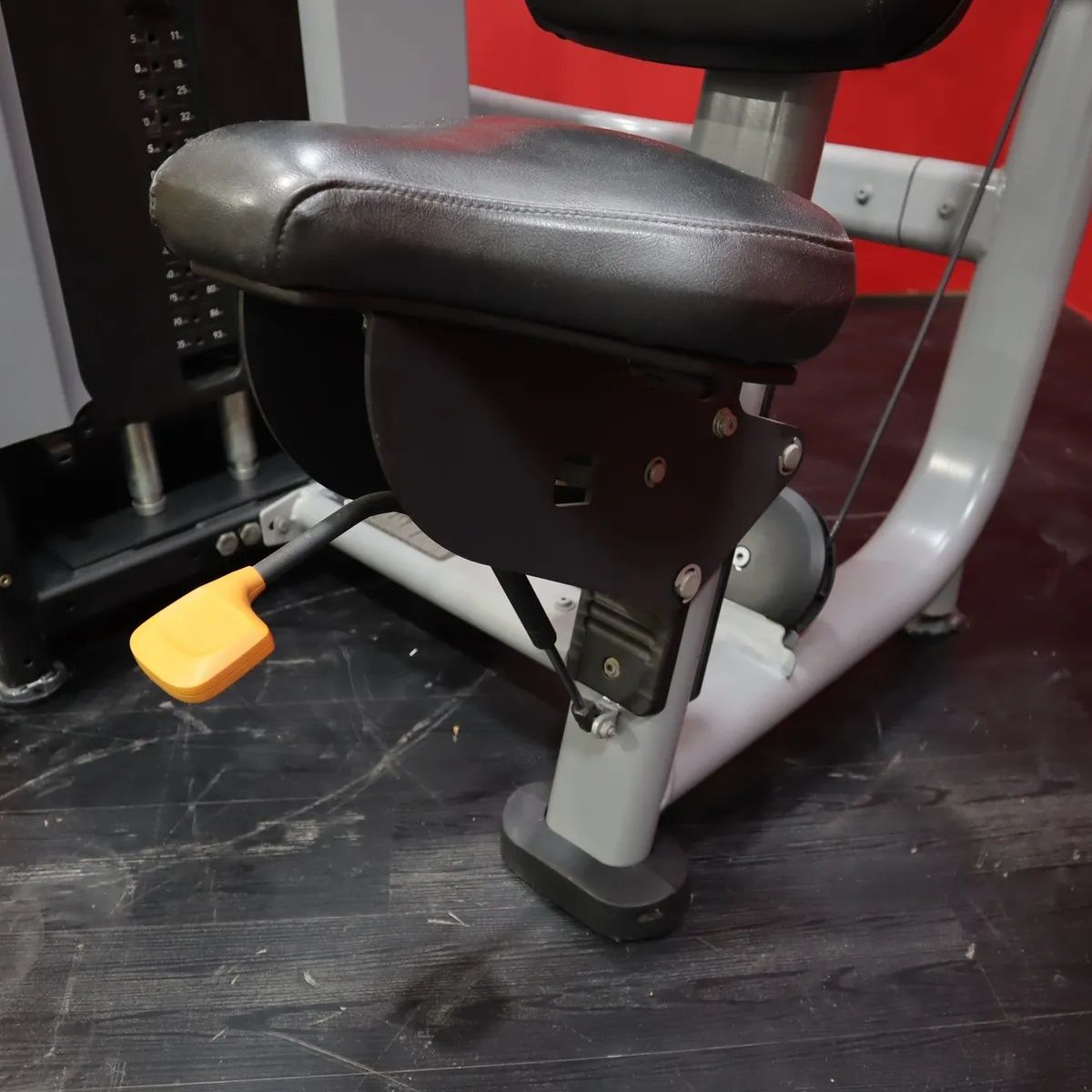 Раммена преса precor машина за рамо фитнес уред