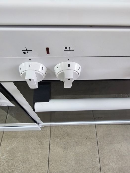 Свободностояща печка с керамичени котлони Siemens HC722210U A+ 70L