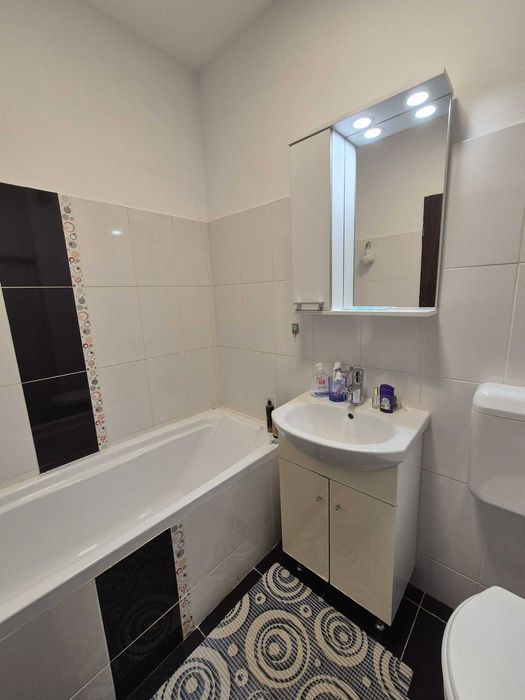 Propietar inchiriez Garsoniera langa complex La Strada