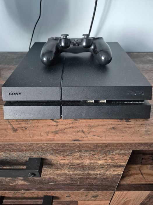 Ps4 1 TB cu 2 jocuri si o maneta