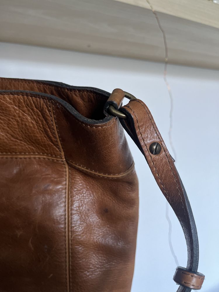 Кожена чанта zara