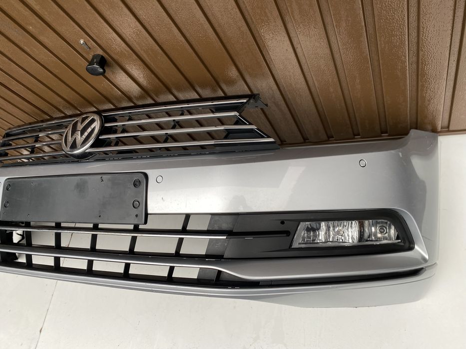 Bara fata vw Passat B8 2015-2020 cu 4 senzori• cod de culoare LA7W