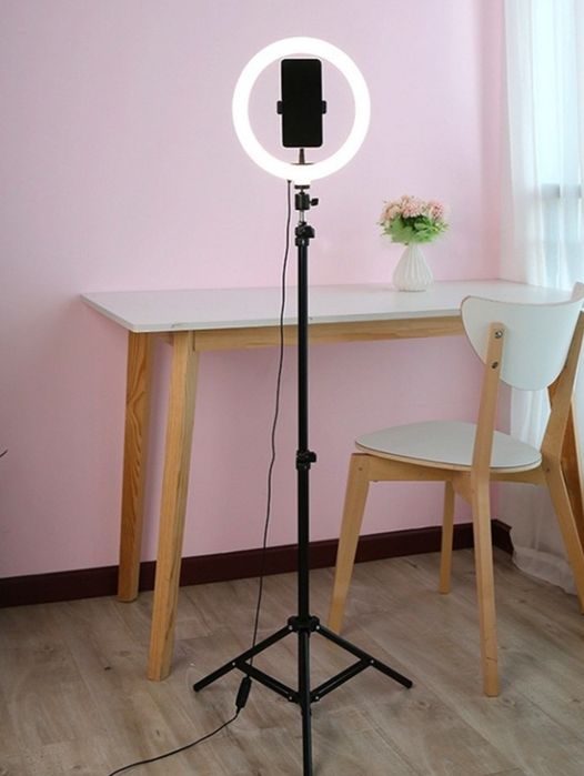 Lampa Circulara Cu 96 de LED-uri si trepied