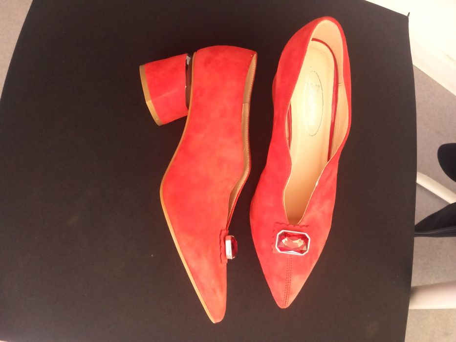 Pantofi rosii superbi/ sunt noi