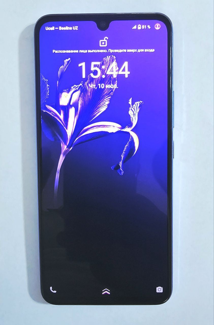VIVO V21 с документами