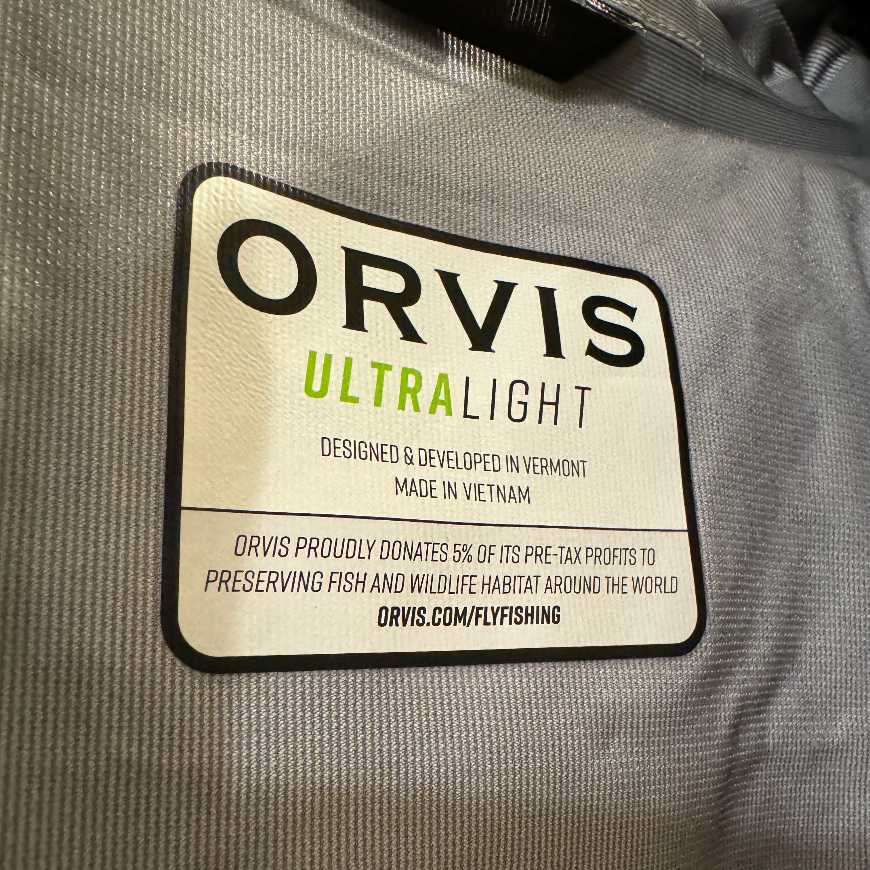 Продавам яке Orvis Ultralight Wading Jacket