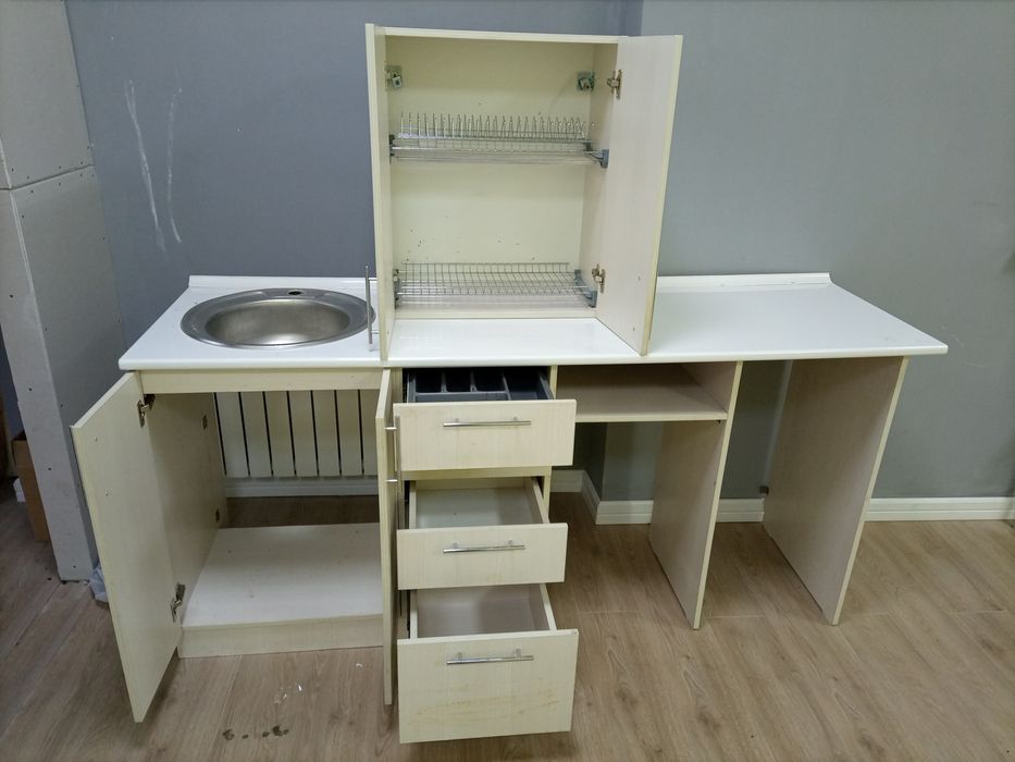 Продам кухонную мебель, цена договорная!