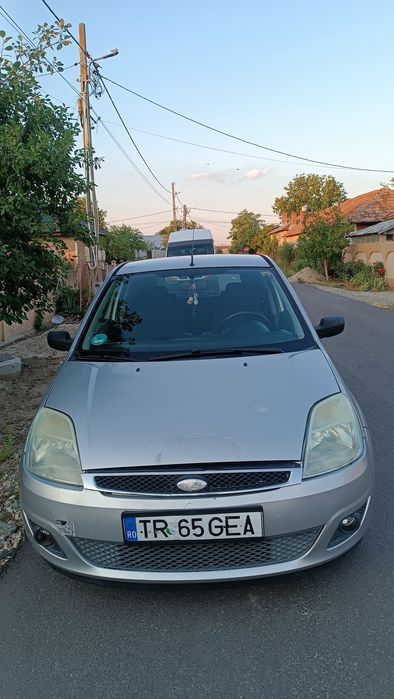 Vând Ford Fiesta -2005