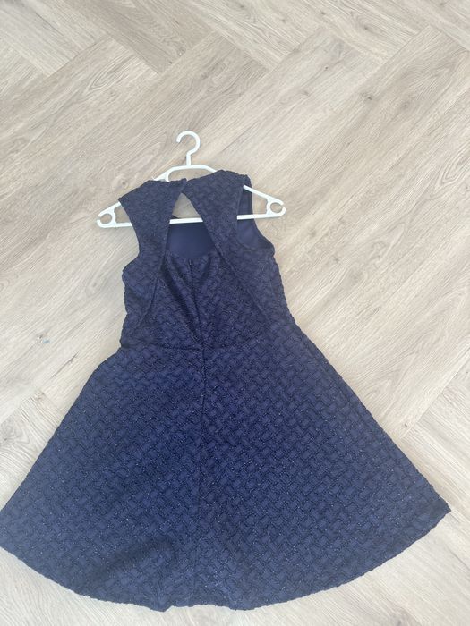 Тъмно синя бляскава рокля