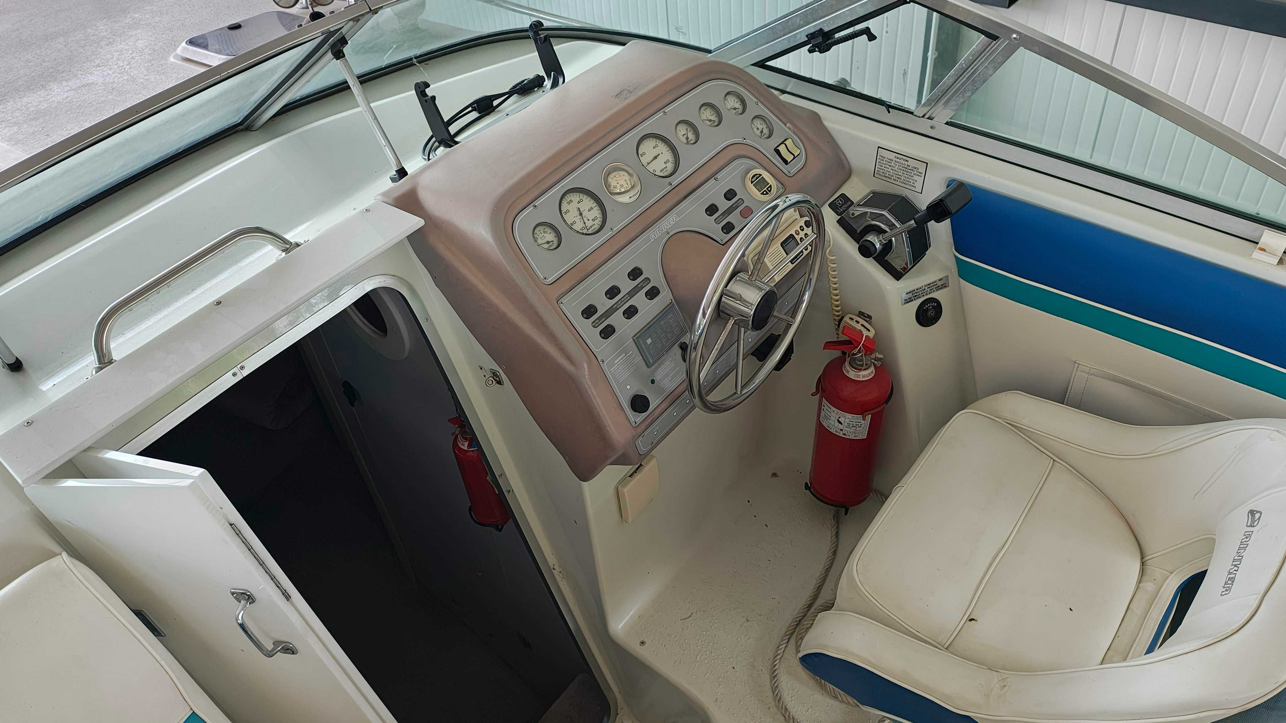 Продавам моторна яхта Rinker Cabin