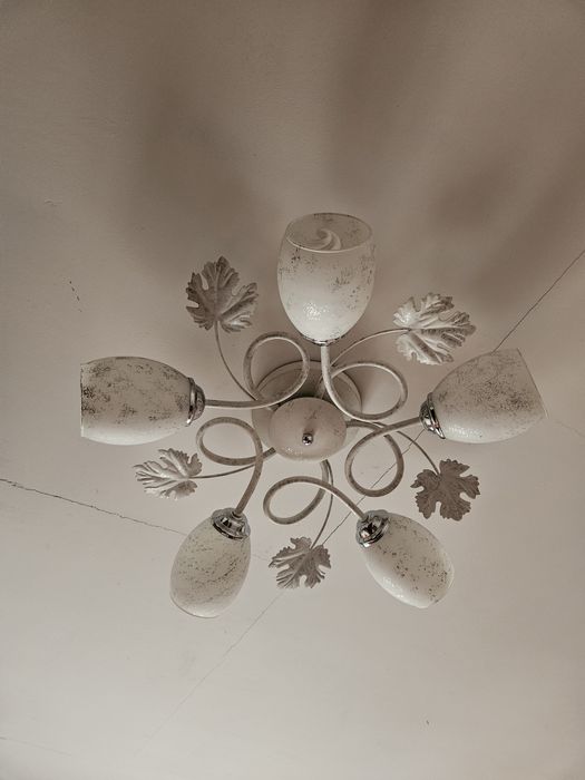 Продам люстру за 15000тг