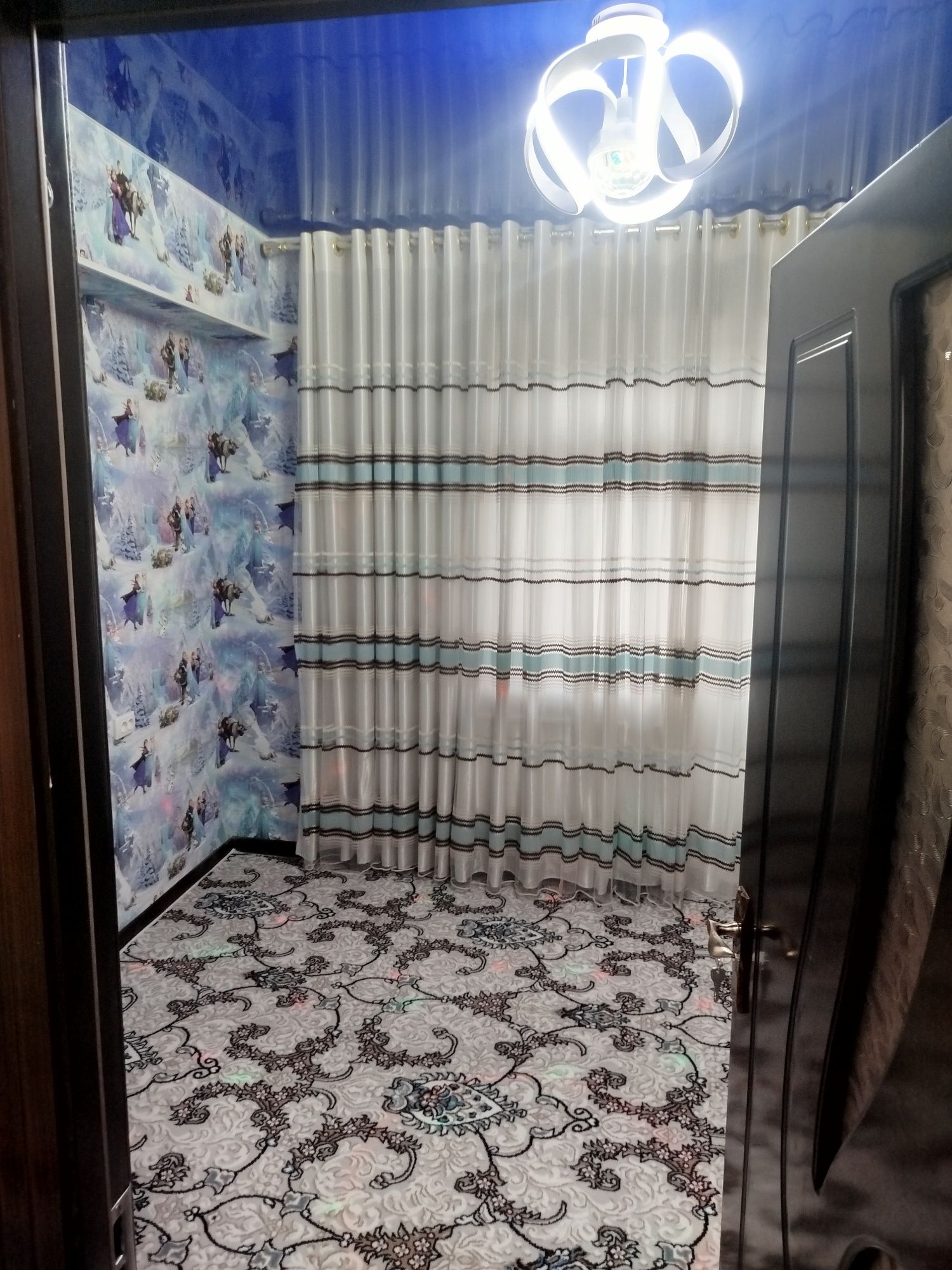 3 xonali ijaraga beriladi