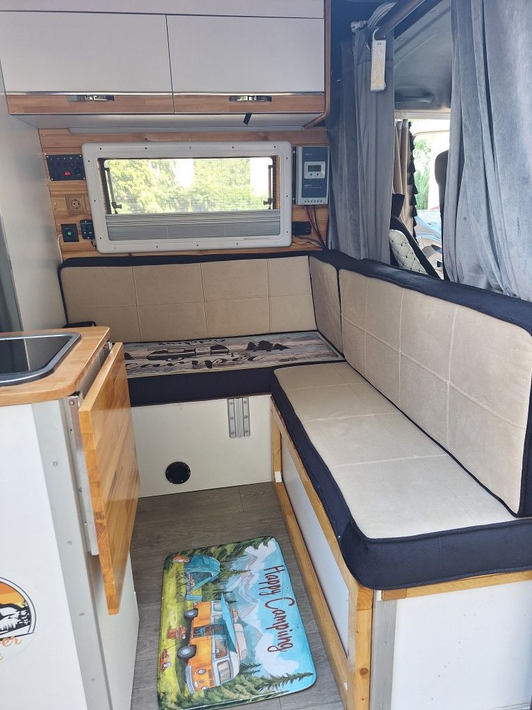 Vând autorulotă Renault Master