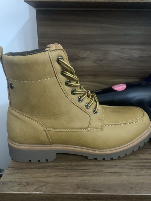 Чисто нови Мъжки зимни обувки jack and jones