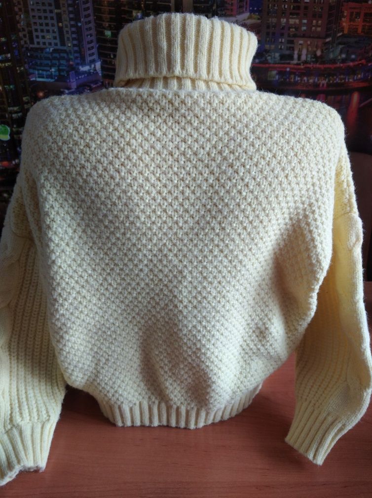 Женский свитер46-48
