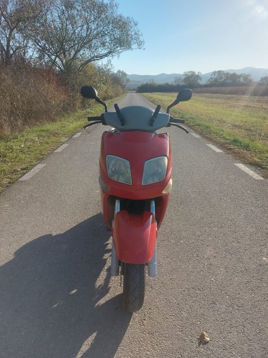 Vand scuter yamaha versity300